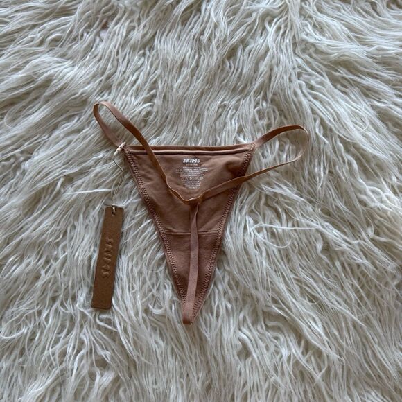 Skims Fits Everybody T-String Thong Ochre Size XS - Picture 4 of 7